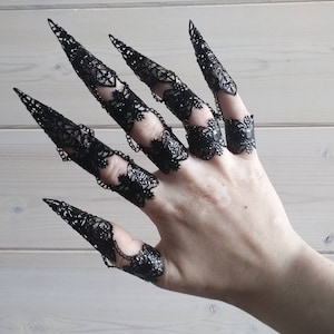 Black Finger Claw Rings &quot;Sylva&quot; - Gothic Nail Jewelry, Vampire Jewelry, Valentine&#39;s Gift, Goth Valentine