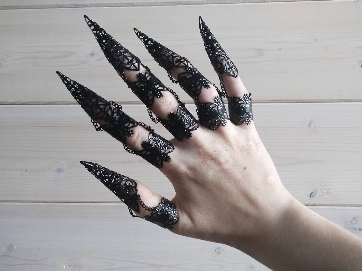 1. Claw Nails: 10 Best Designs for a Fierce Look - wide 6