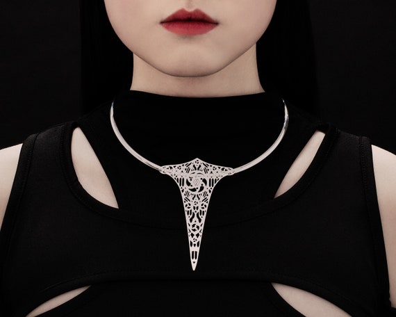 Rigid Gothic Choker "AYVEE" Dark Style Gift, Rigid Metal Choker Goth Girl Gifts, Halloween Choker Vampire, Wicca Necklace Halloween