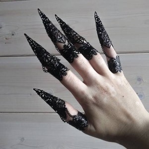 Black Finger Claws "Syl" - Hand Armor Ring - Drag Queen Accessories, Girlfriend Gift, Gothic Gift