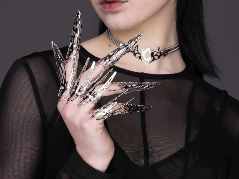 Dark Sci-fi Armor Claw Ring 