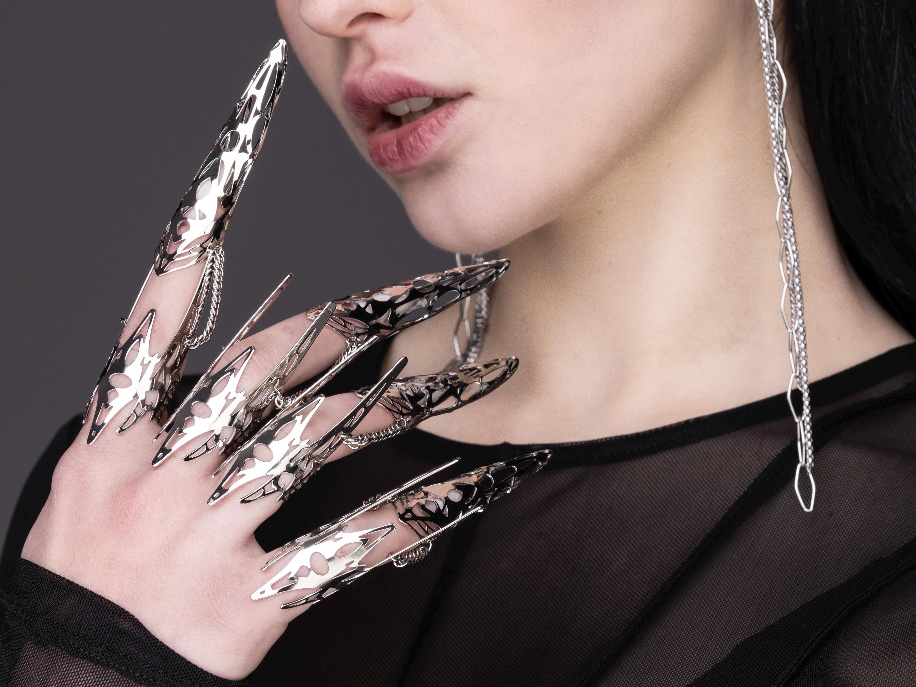 Dark Sci-fi Armor Claw Ring 