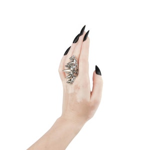 Spiked Ring Punk Jewelry Gift for her Ring With Studs "Garoa" Horror Jewelry Goth Girl Gifts, Halloween Ring Witch Jewels immagine 3