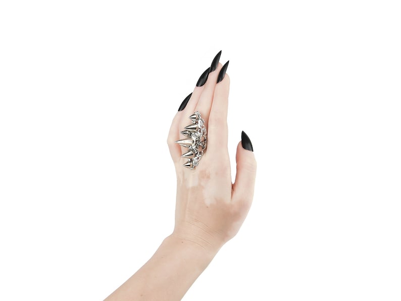 Spiked Ring Punk Jewelry Gift for her Ring With Studs "Garoa" Horror Jewelry Goth Girl Gifts, Halloween Ring Witch Jewels immagine 3