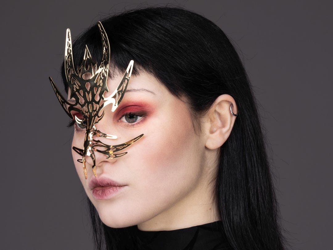 Dark Futuristic Face Jewel 