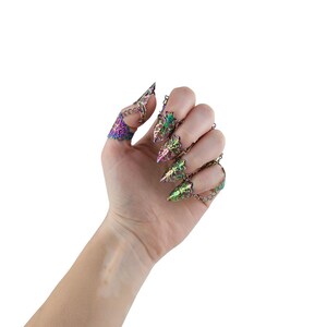 Garras de metal negro "Antracita", regalo gótico de Halloween, anillos negros para uñas, joyería espeluznante, regalo para chica gótica, uñas de vampiro para Halloween. imagen 11