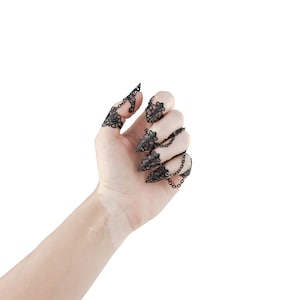 Garras de metal negro "Antracita", regalo gótico de Halloween, anillos negros para uñas, joyería espeluznante, regalo para chica gótica, uñas de vampiro para Halloween. imagen 14