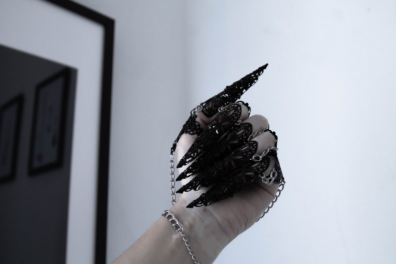 Black Claws, Gothic Glove with Claw Rings Reynisfjara Halloween Hand Jewelry, Gift for Goth Girlfriend, Gothic Wedding Jewelry, Witch Ring image 8