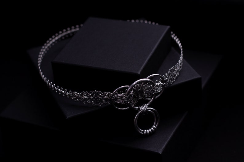 Filigraan choker met hoepels R-03, gothic cadeau voor haar punk ketting, grunge choker, cadeau voor goth vriendin afbeelding 4