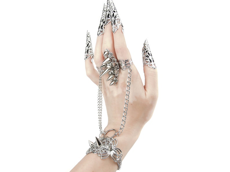 Spiked Ring Punk Jewelry Gift for her Ring With Studs "Garoa" Horror Jewelry Goth Girl Gifts, Halloween Ring Witch Jewels immagine 8