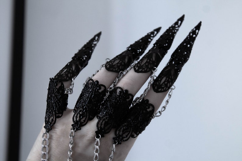 Black Claws, Gothic Glove with Claw Rings Reynisfjara Halloween Hand Jewelry, Gift for Goth Girlfriend, Gothic Wedding Jewelry, Witch Ring image 9
