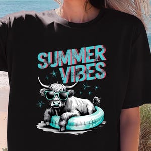 Sommer Vibes T-Shirt, Komfort Farben, Highland Kuh Liebhaber, lustige Kuh Shirt, Strand tragen, Sommer T-Shirt, Sommerferien Shirt, Geschenk für Sie / Ihn