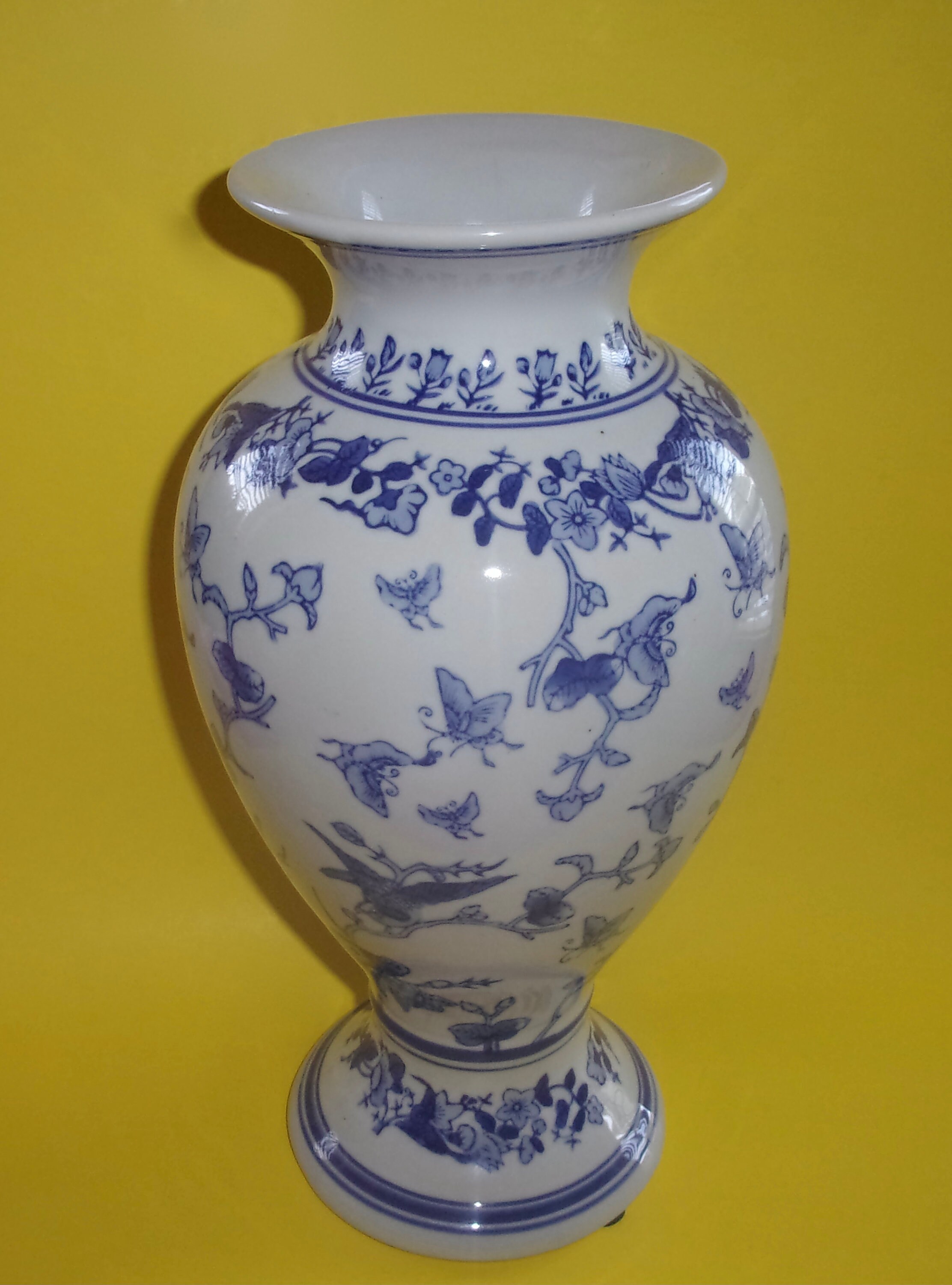 ハナサキ中国　青花　喜字唐草文　蓋罐　M　3903B BLUE WHITE VASE Chinese Dechang Taoci Butterflies Birds