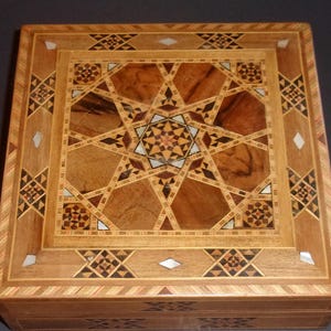 INLAID WOOD BOX Middle Eastern Mother of Pearl Intricate Star Design Handmade Hinged Red Felt Lined Jewelry Trinkets Vintage Wooden Square