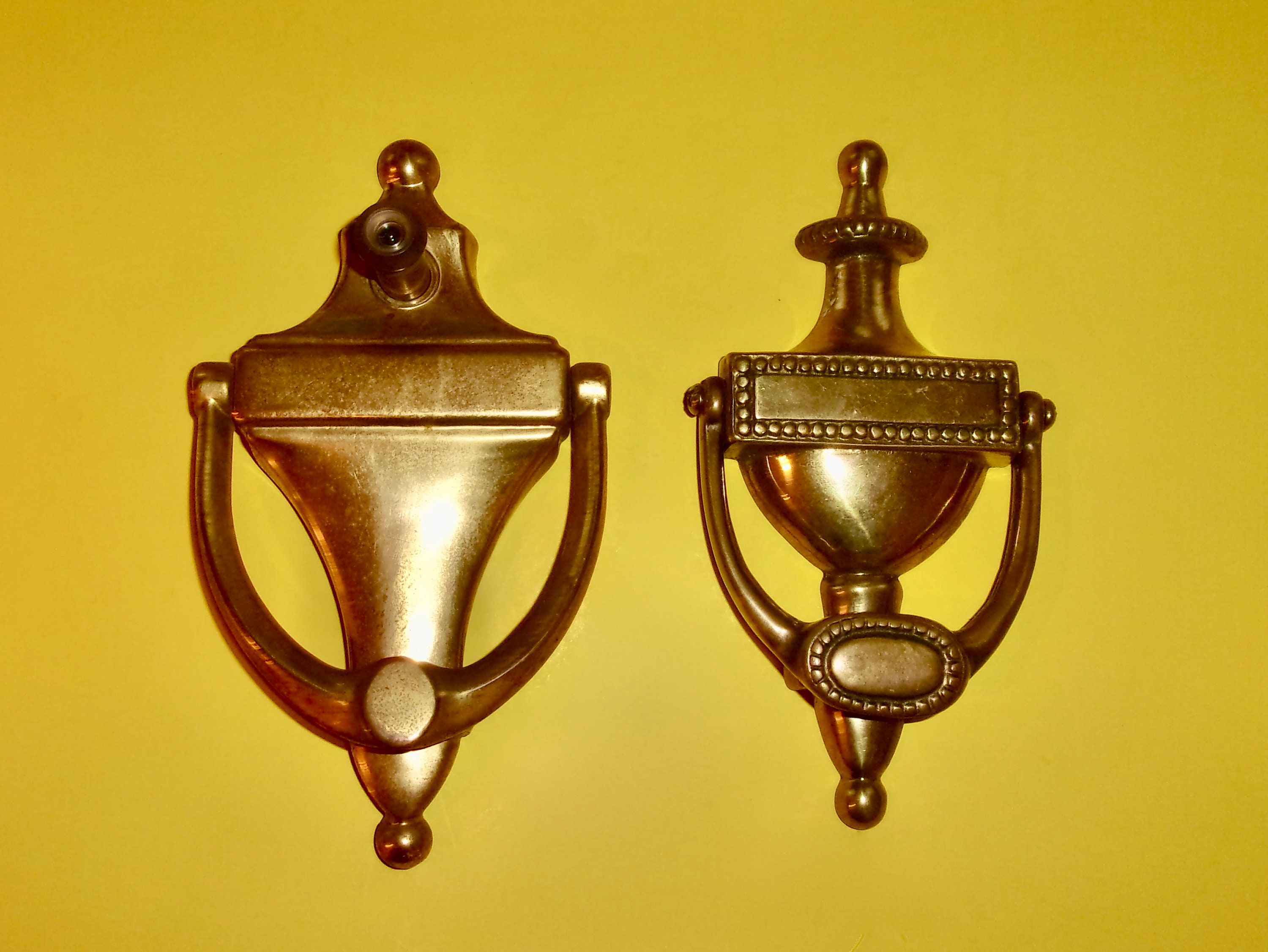 ◆◆専用◆◆ 古い時代の真鍮開閉蓋付きの煙草陳列用ガラス瓶 BRASS DOOR KNOCKERS Solid Vintage Antique Lot Two Spyglass Viewer