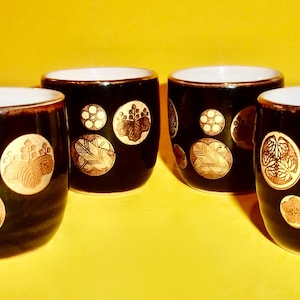 TEACUPS JAPAN VINTAGE Black Circular Gold Leaves Coin Design Motif Leaves Floral Set of Four 4 Ceramic White Interior Japanese Ceremony