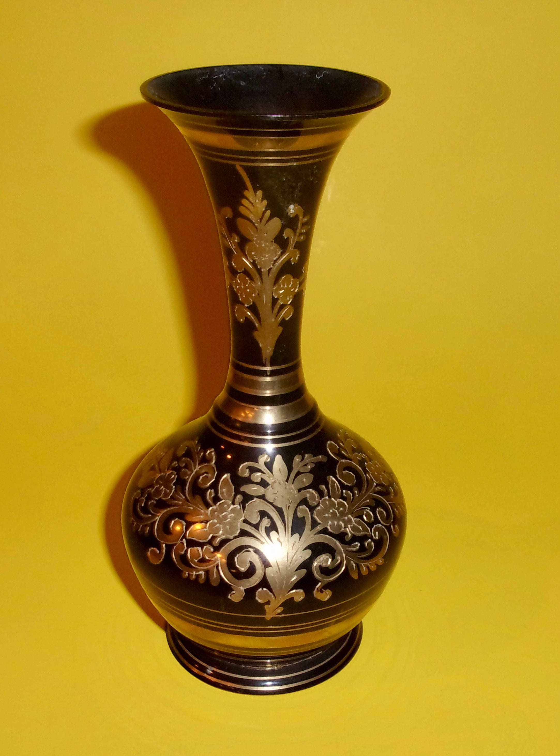 BRASS VASE INDIA Black Lacquered Metal Etched Floral Scroll Design Vintage  East Indian Ethnic Bohemian Decor Long Neck Bud Ornate -  Finland