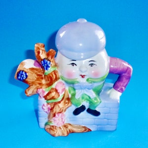 HUMPTY DUMPTY TEAPOT Vintage Tea Pot High Gloss Ceramic Egg Face Hat Lid Sitting Wall Tree Trunk Spout Hot Tea Nursery Child&#39;s Room Decor