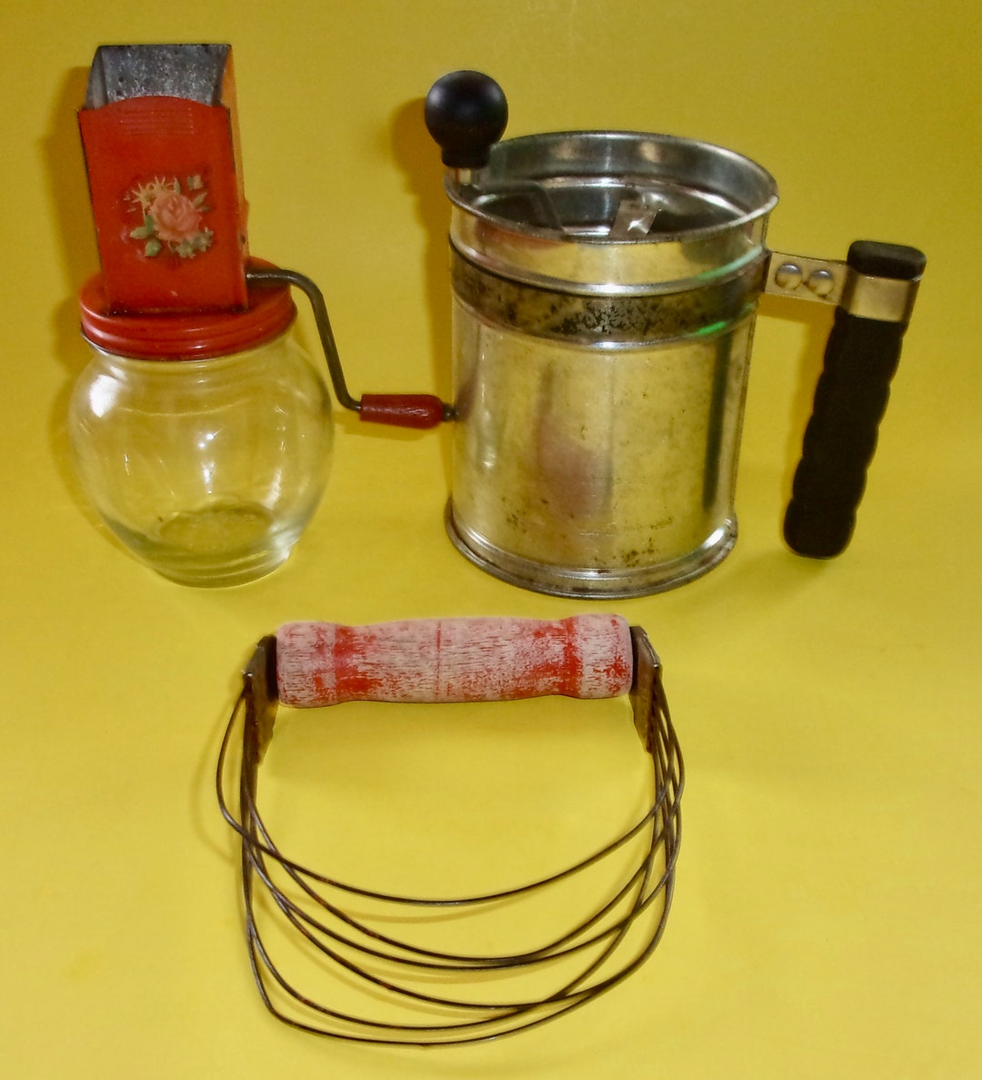 ANDROCK ATLAS KITCHEN Vintage Flour Sifter Pastry Blender Utensil Nut Grinder Vintage Red Marked