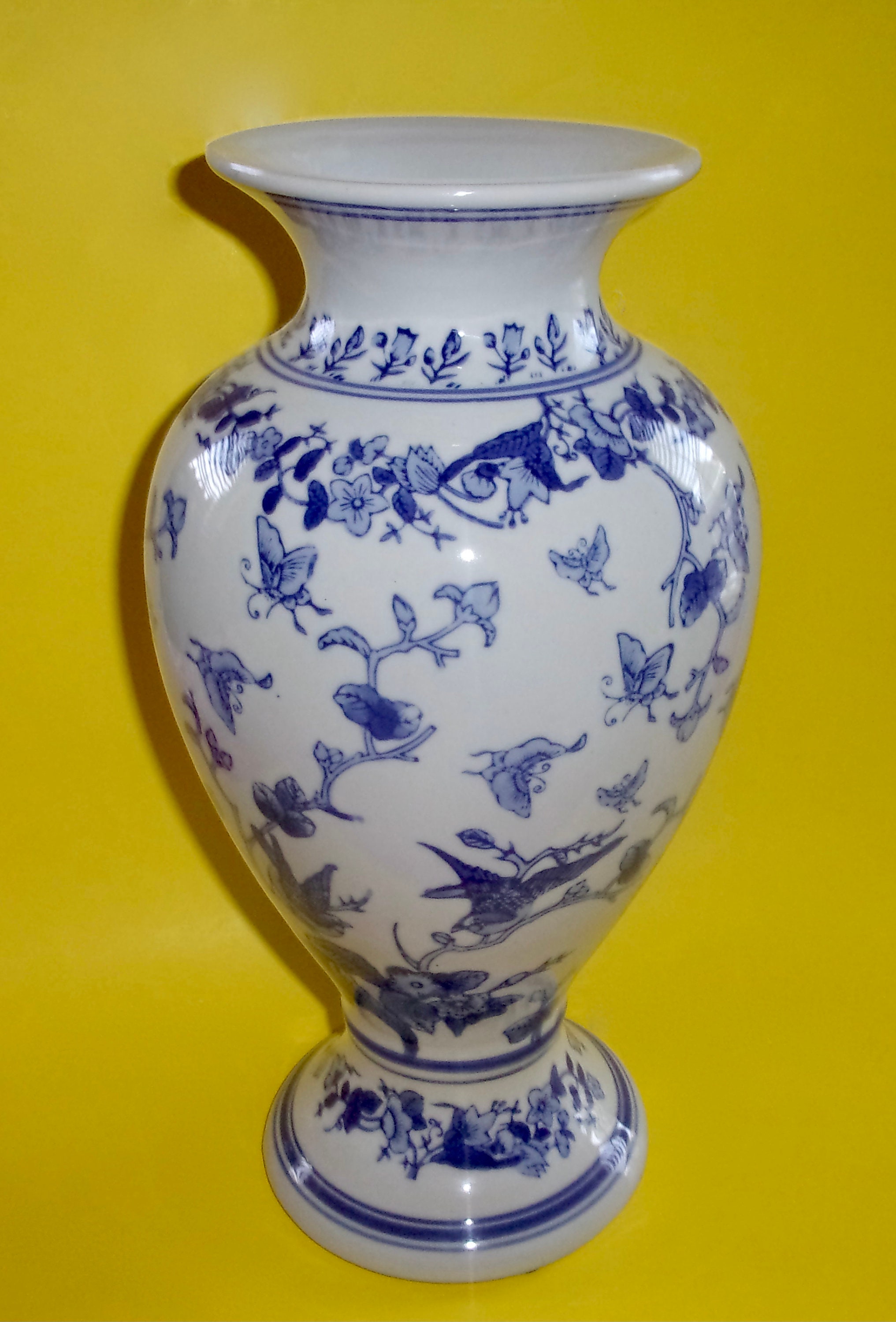 BLUE WHITE VASE Chinese Dechang Taoci Butterflies Birds