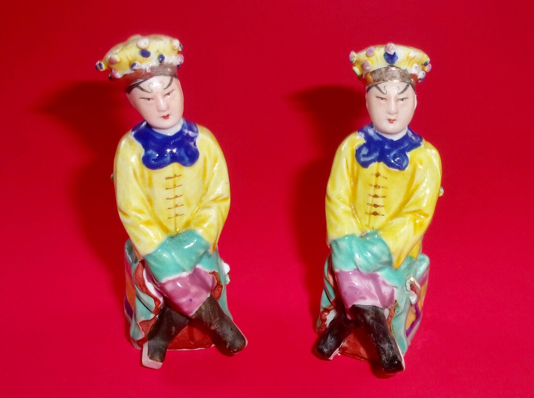 MINIATURE CHINESE FIGURINES Pair Ceramic Antique China Famille Rose
