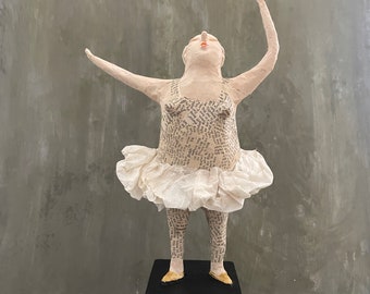 Primaballerina, Pappmaché Skulptur, Tänzerin, Papierkunst