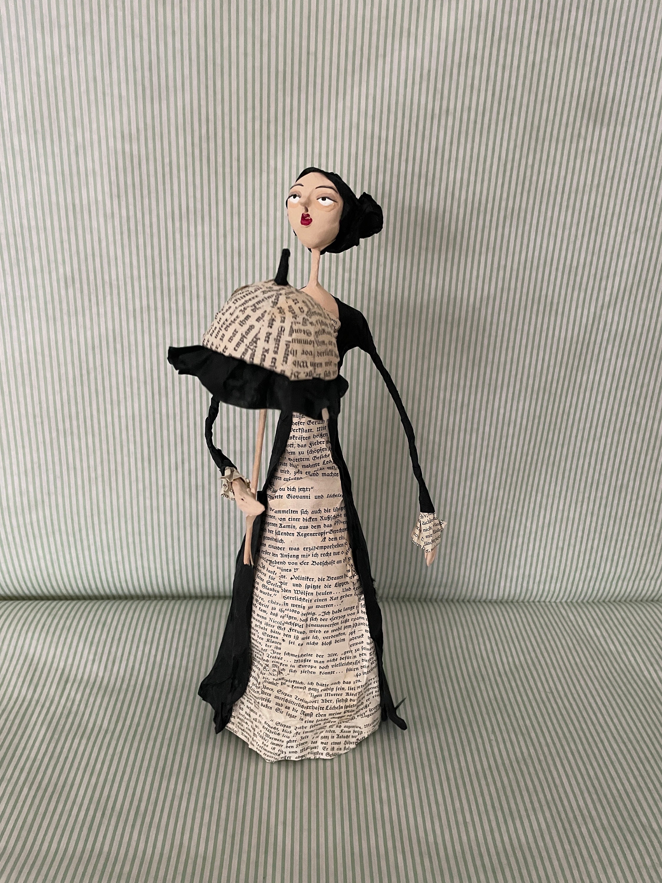 Flaschendame, Pappmache , Frauenfigur, Dame mit Schirm - Etsy.de