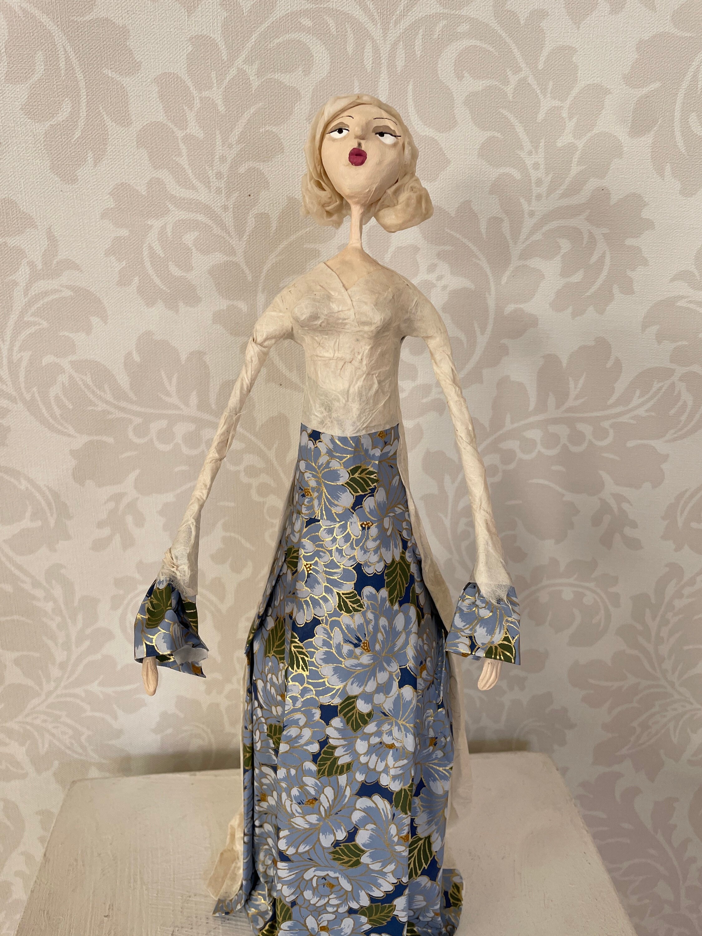Flaschenfrau , Pappmachéfigur, Dame aus Pappmaché - Etsy.de