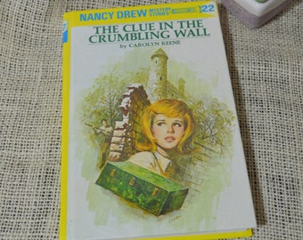 Nancy Drew #22 The clue in the crumbling wall // Vintage Hard cover mystery book for young readers // Young adult literature