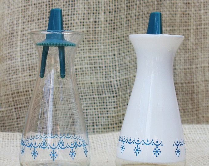 Pyrex Snowflake Salt and Pepper Shaker Set Etsy