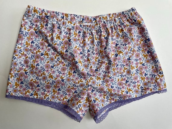 Floral Sleep Shorts, Cotton Lounging Pajama Shorts, Size Large. 