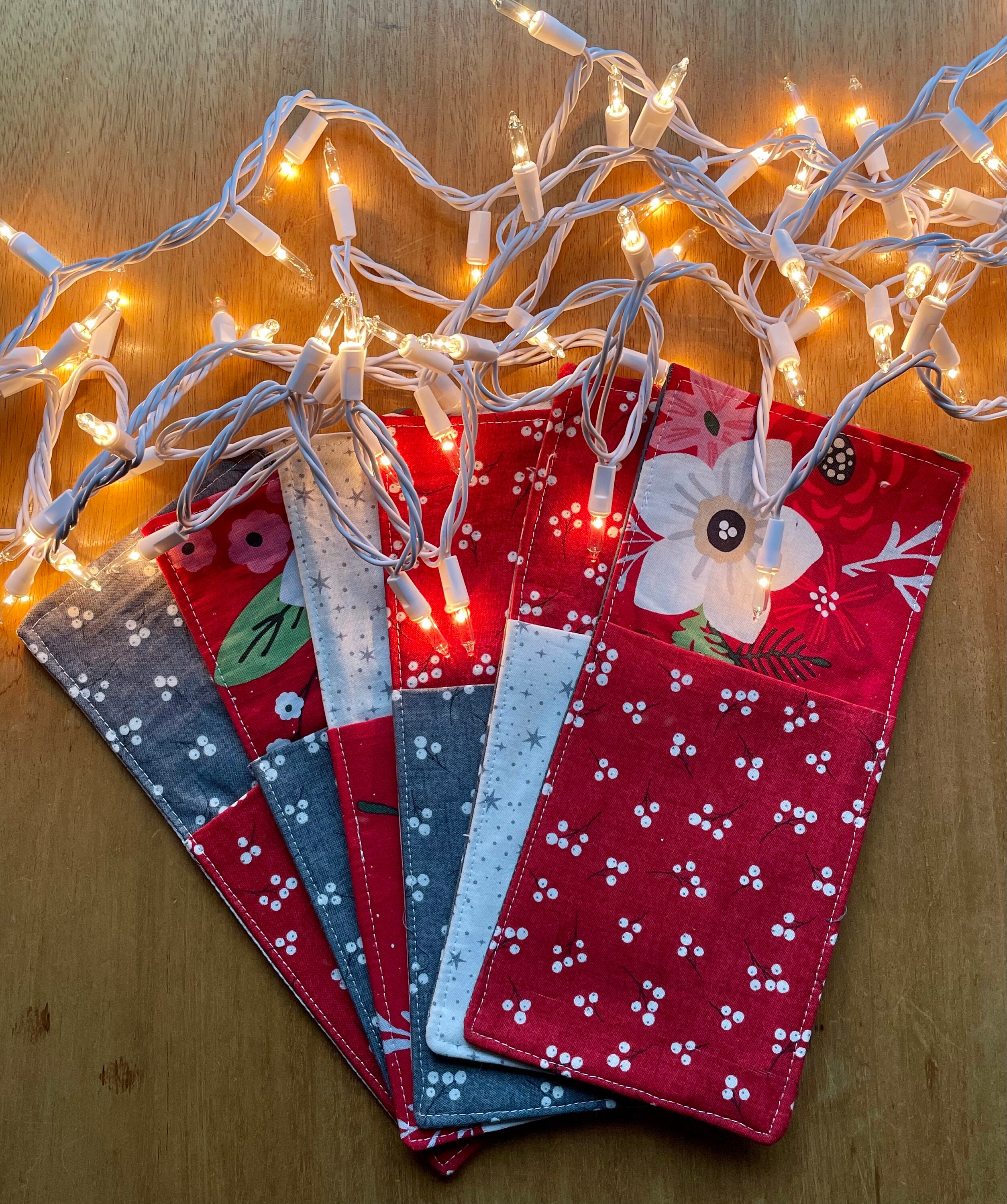 Deco De Porte Noel Rangement Déco Noel 8 Pochettes Couverts De Noël - Forme Sapin - Feutre Recyclé - Rouge/vert - 21x17cm Décoration Sapin De Noel Rouge Decoration Noel De Table