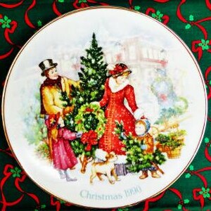 AVON &quot;Bringing Christmas Home&quot; Collectible Plate