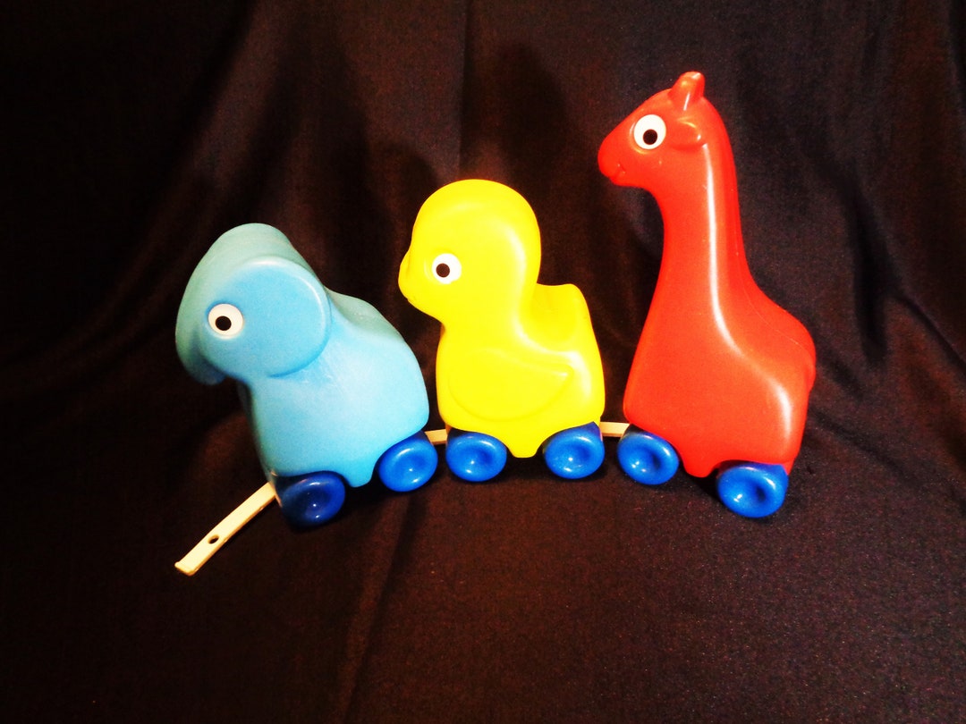 Little tikes pull wagon hot sale