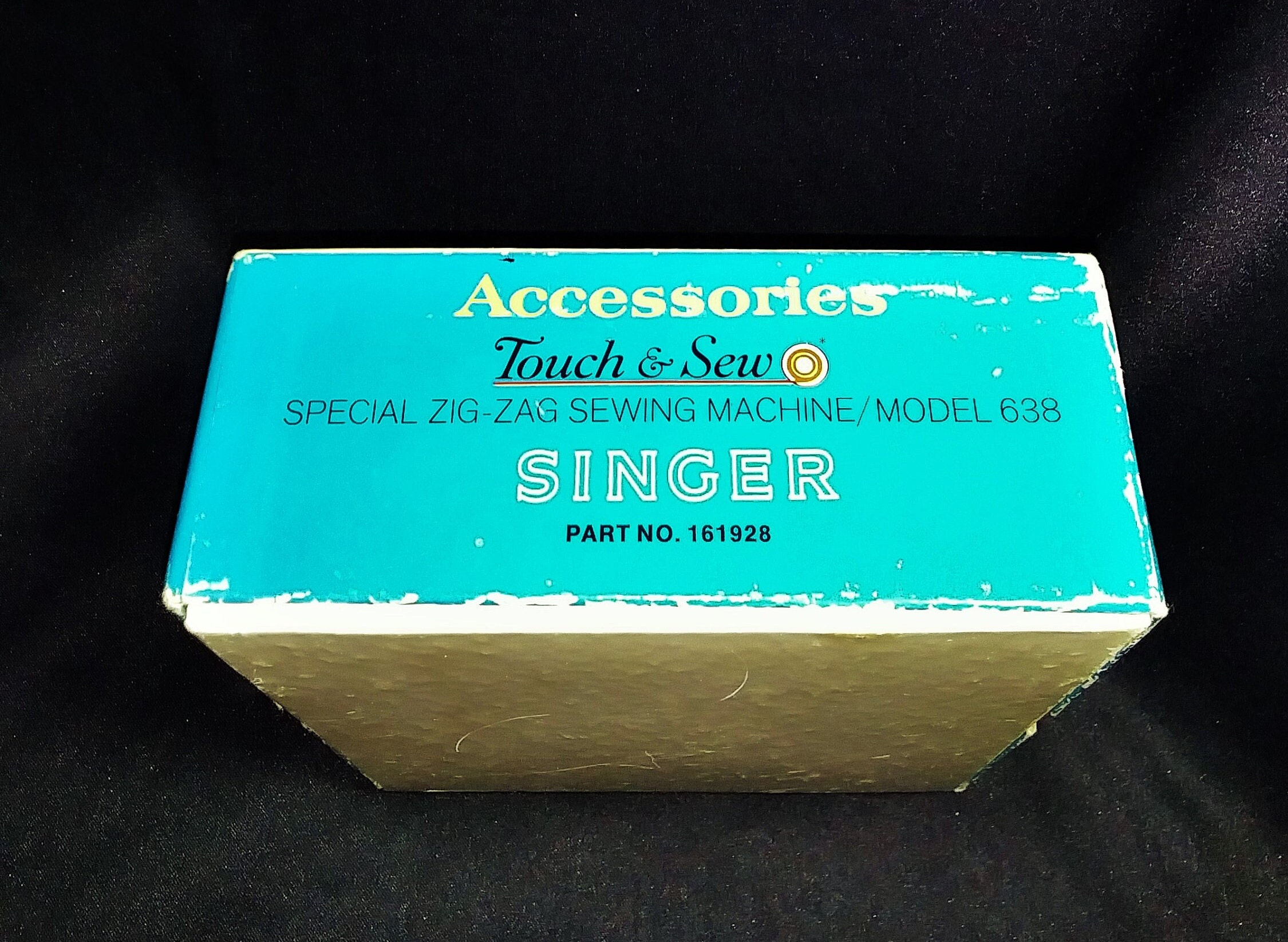 Vintage SINGER Touch & Sew Special Zig Zag/model 638 ACCESSORIES