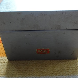 Vintage WEIS Gray Metal Card File Box for 3&#39;&#39; x 5&#39;&#39; File Cards