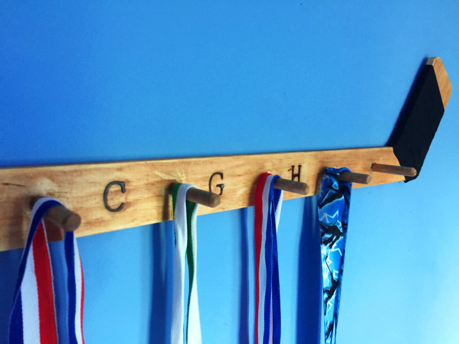 diy hockey stick medal holder
