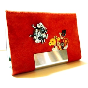 Steampunk Queen Bee Rich rotes Visitenkartenetui, Metall- und Lederhalter, Aufbewahrungsbox, Portemonnaie, einzigartige Geburtstagsgeschenk-Pillenbox, Andenken-Überraschung