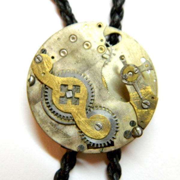 Steampunk Bolo Tie raro vecchio meccanismo svizzero Peacock, orologio insolito da collezione, bootlace tie bola gioielli matrimonio, sorpresa luna di miele