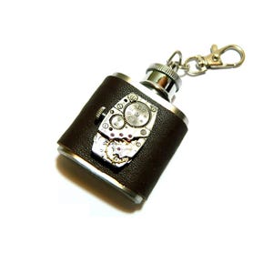 Steampunk Stainless Steel Flask 1oz ou 2oz bouteille plate rare unique sac d’horlogerie charme liquides porte-clés aromathérapie cuir véritable doux