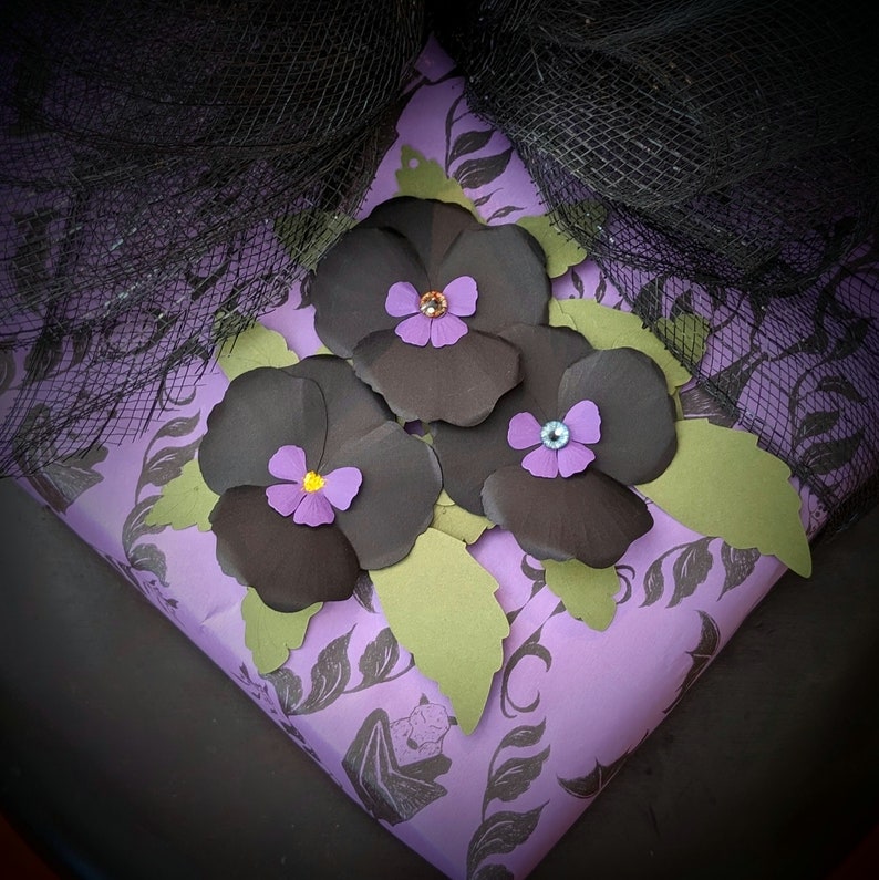 Black Pansy Gift Tag image 1