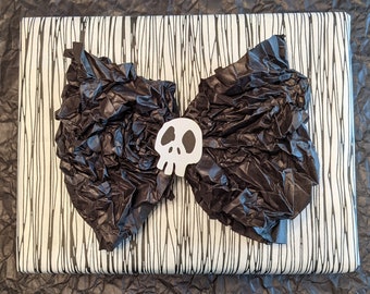 Wrinkled Bow with Skull