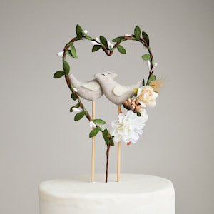 Love Birds Hochzeitstorte Topper Mit Draht Herz - Love Birds Cake Topper - Kunstgrün Tortendeko - Blumenkranz Tortendeko