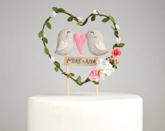 Personalized love birds cake topper with heart shaped wreath - Cute birds cake decor with wreath - Unique wedding cake topper for wedding