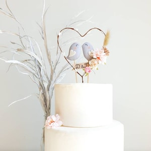 Topper per torta nuziale con uccellini innamorati e cuore in filo metallico - Decorazione per torta con uccellini carini e ghirlanda - Topper per torta nuziale unico per matrimonio rustico e grigio