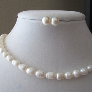 Set of Pearl-Petite White Rice Pearl Necklace, Stud Pearl Earrings, Rice Pearl Necklace,Bridal Gift,Wedding Gift bild 5