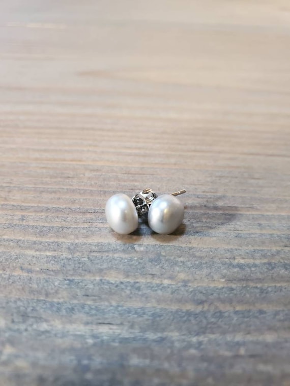 Grey/Gray  Stud Pearl Earrings,Grey Pearl,Grey Earrings,Stud Pearl Earrings,Silver Earrings,Potato Pearl Earrings,925 Earrings
