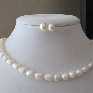Set of Pearl-Petite White Rice Pearl Necklace, Stud Pearl Earrings, Rice Pearl Necklace,Bridal Gift,Wedding Gift bild 1