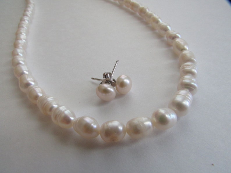 Set of Pearl-Petite White Rice Pearl Necklace, Stud Pearl Earrings, Rice Pearl Necklace,Bridal Gift,Wedding Gift bild 3