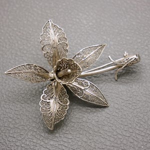 Vintage 833 Silver Filigree Orchid Flower Brooch – Topazio